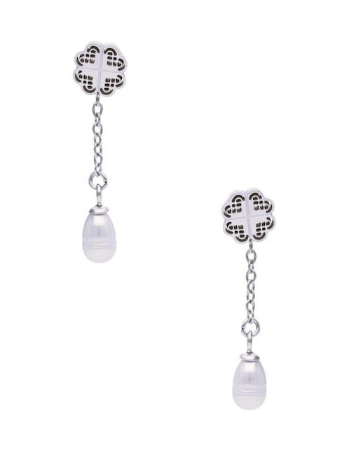 Aretes largos de trébol Nuvi con acabado brillante