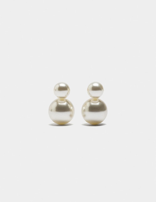 Aretes cortos redondos Stay Mixed con acabado brillante perla 1
