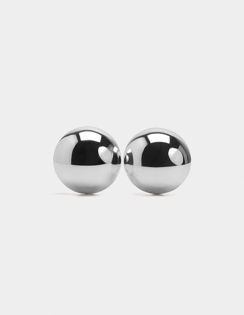 Aretes cortos con acabado brillante 1