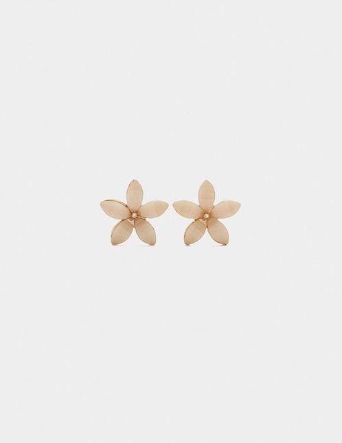 Aretes cortos con acabado pulido