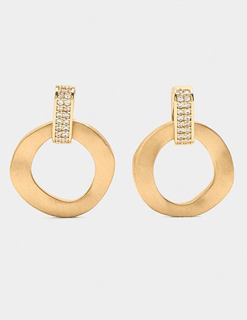 Aretes cortos con acabado liso 1