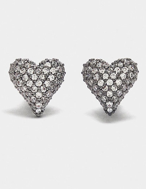 Aretes cortos de corazón con acabado pavé 1