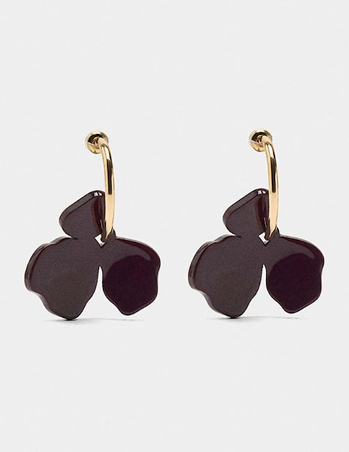 Aretes largos Parfois Maison Clay con acabado brillante