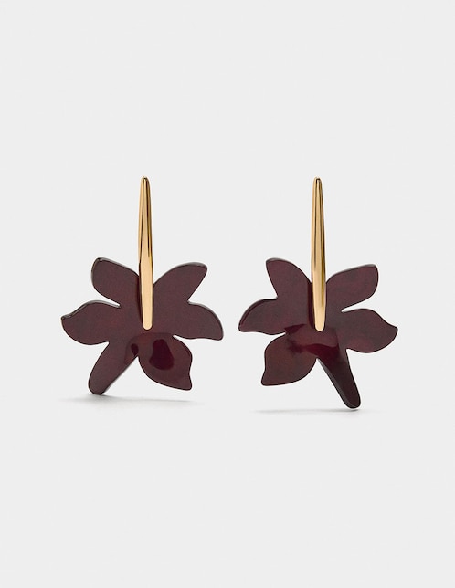 Aretes largos de flor Parfois Maison Clay con acabado brillante