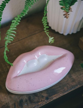 Joyero de cerámica Doiy diseño de labios de mujer color rosa