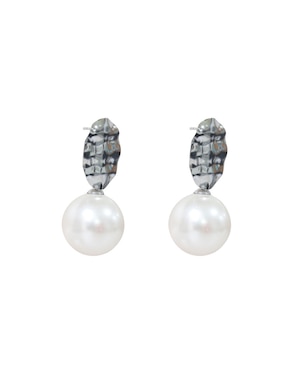 Aretes redondos Nuvi con acabado brillante