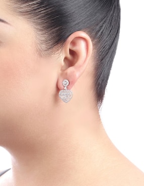 Aretes de corazón Unlimited By Ob con acabado baño rodio zirconia