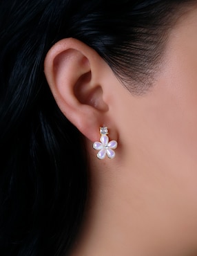 Aretes de flor Unlimited By Ob con acabado chapa de oro zirconia