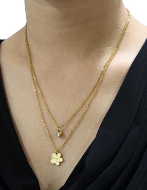 Aretes y collar de flor Nuvi