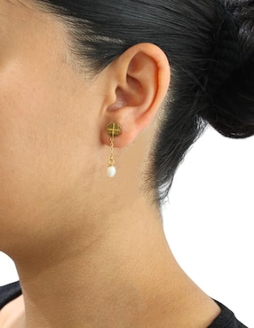 Aretes de flor Nuvi con acabado brillante fantasía