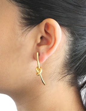Aretes de barra Nuvi con acabado brillante