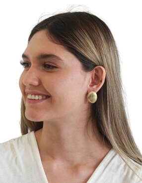Aretes ovalados Nuvi con acabado brillante