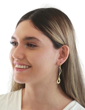 Aretes Nuvi con acabado brillante