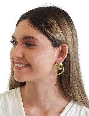 Aretes circulares Nuvi con acabado brillante
