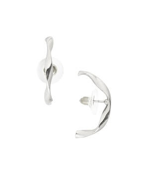 Aretes de media luna Map con acabado martillado
