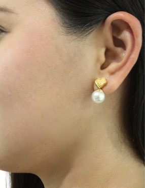 Broqueles de corazón Nuvi con acabado brillante imitación perla