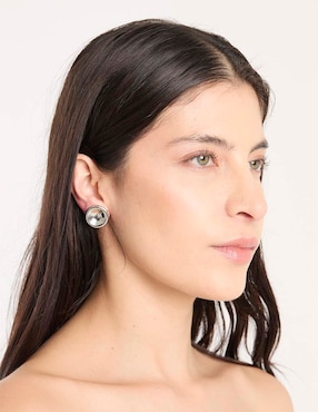 Aretes cortos Map con acabado pulido
