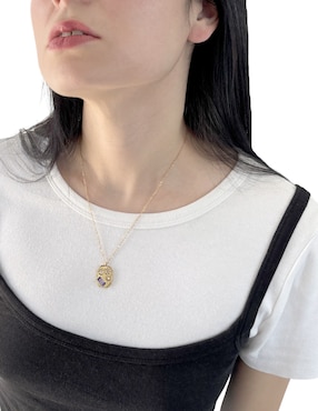 Collar con dije ovalado map