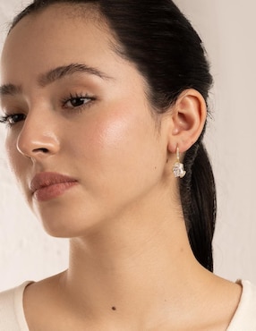 Aretes cortos Unlimited By Ob 18 k con acabado chapa de oro cristal