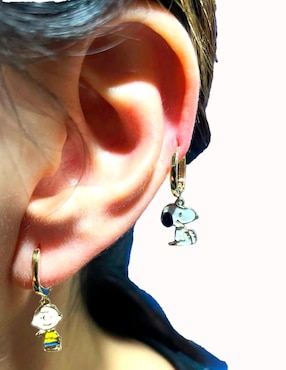 Set de aretes Snoopy Nira Peanuts con acabado pulido zirconia cúbica