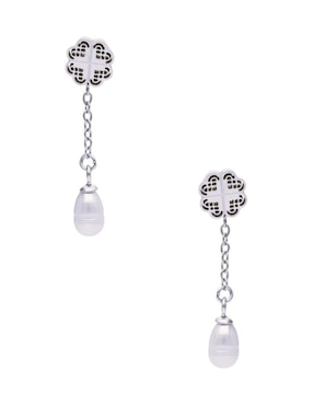 Aretes largos de trébol Nuvi con acabado brillante