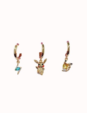 Set de aretes Pikachu Nira con acabado pulido zirconia cúbica