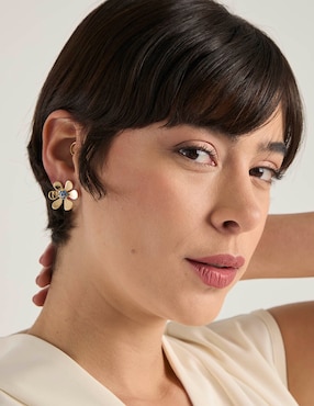 Aretes cortos de flor Map con acabado brillante