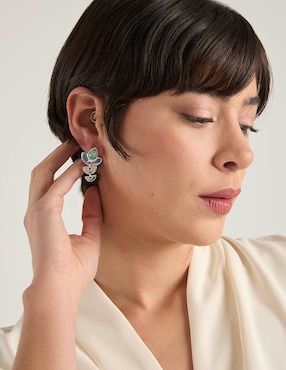 Aretes cortos Map con acabado liso