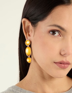 Aretes largos Map con acabado liso