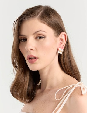 Aretes cortos de flor Map con acabado brillante