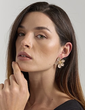 Aretes largos Map con acabado esmaltado