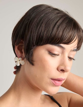 Aretes largos de flor Map con acabado liso