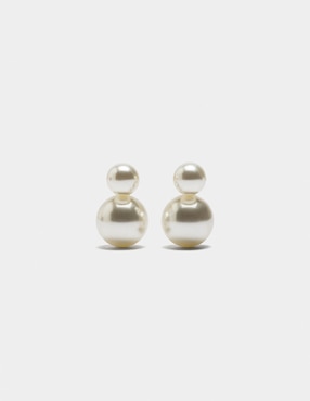 Aretes cortos redondos Parfois Stay Mixed con acabado brillante perla