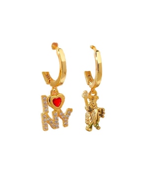 Set de aretes de diferentes diseños Nira NY con acabado pulido zirconia cúbica