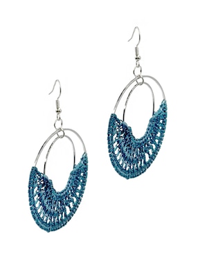 Aretes largos Map con acabado texturizado
