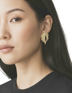 Aretes largos de hoja Map con acabado liso