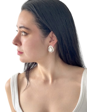 Aretes cortos Map con acabado liso