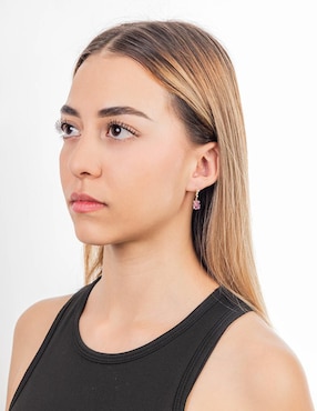 Aretes largos rectangulares Lenna de oro 10 k con acabado brillante zirconia