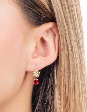 Aretes largos de flor Lenna de oro 10 k con acabado brillante zirconia