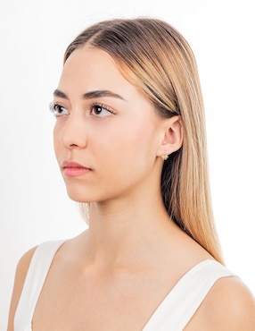 Aretes largos de flor Lenna de oro 10 k con acabado brillante zirconia