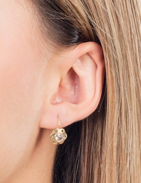 Aretes largos de flor Lenna de oro 10 k con acabado brillante zirconia