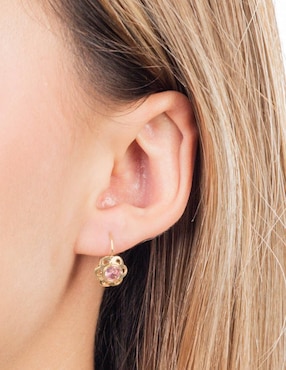 Aretes largos de flor Lenna de oro 10 k con acabado brillante zirconia