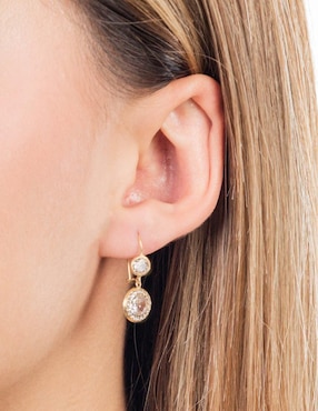 Aretes largos redondos Lenna de oro 10 k con acabado brillante zirconia
