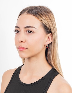 Aretes largos de gota Lenna de oro 10 k con acabado brillante zirconia