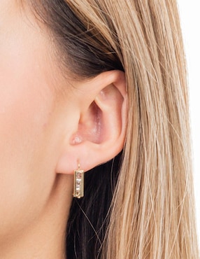 Aretes largos rectangulares Lenna de oro 10 k con acabado brillante zirconia