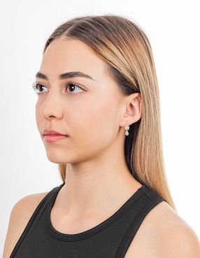 Aretes largos de flor Lenna de oro 10 k con acabado brillante zirconia