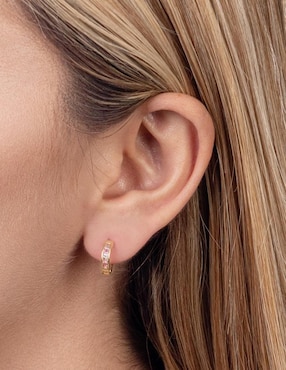 Aretes de aro Lenna de oro 10 K con acabado pulido zirconia