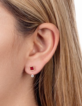 Aretes piercing cuadrados Lenna de oro 14 K con acabado pulido zirconia