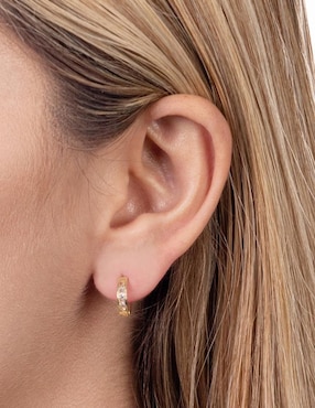 Aretes de aro Lenna de oro 10 K con acabado pulido zirconia