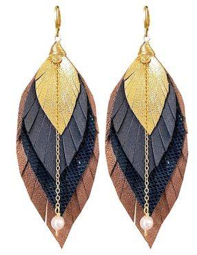 Aretes largos de pluma Vangania con acabado baño de oro 18 k